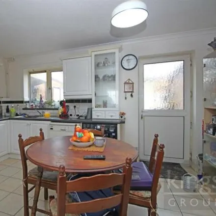 Image 4 - Rennison Close, Cheshunt, EN7 6TZ, United Kingdom - Duplex for sale