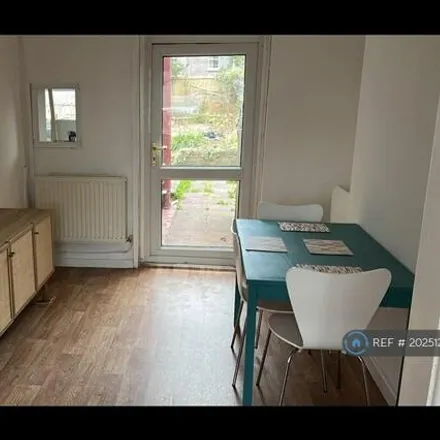 Image 2 - 50A Clive Road, Cardiff, CF5 1HG, United Kingdom - Duplex for rent