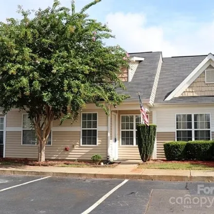 Rent this 3 bed house on 727 Waterfall Way in Lake Wylie, York County