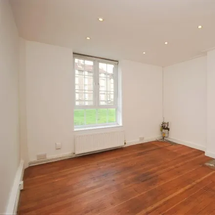 Image 3 - Albrighton Road, London, SE22 8AW, United Kingdom - Apartment for rent