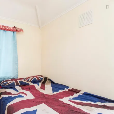 Rent this 5 bed room on 167 Westway in London, W12 0SB