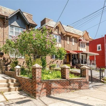 Rent this 5 bed townhouse on 4344 Gunther Avenue in New York, NY 10466
