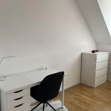 Rent this 2 bed apartment on Georg-Westermann-Allee 15 in 38104 Brunswick, Germany
