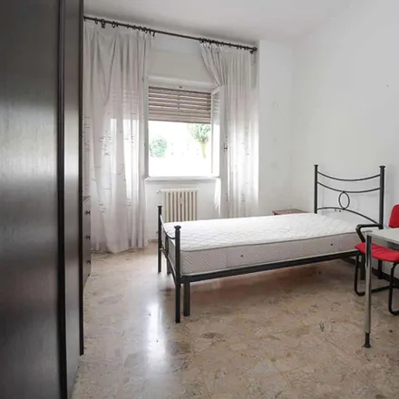 Rent this 5 bed room on Via Innocenzo Isimbardi 34 in 20136 Milan MI, Italy