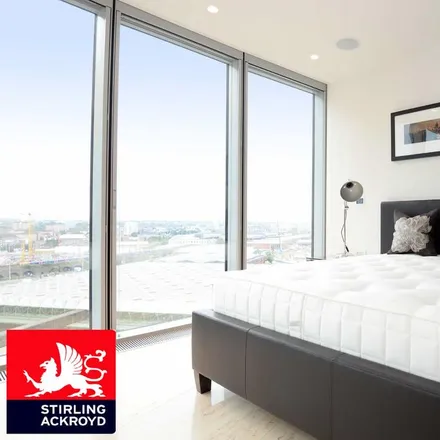 Image 3 - Kingfisher House, 3 Nine Elms Lane, London, SW8 2AX, United Kingdom - Apartment for rent