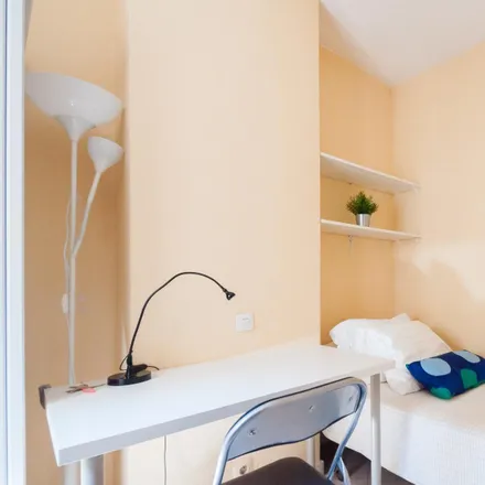 Rent this 2 bed room on Madrid in La Panza es Primero, Calle de Rodríguez San Pedro