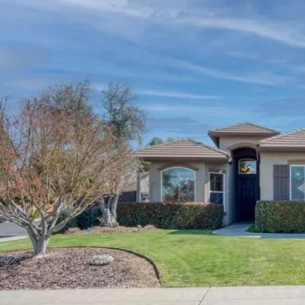 Buy this 3 bed house on 1520 Bedford Avenue in Clovis, CA 93611