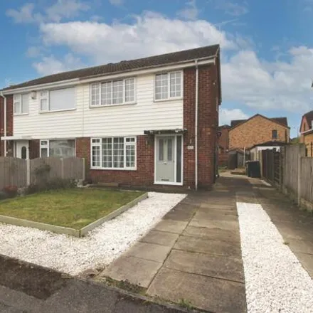 Rent this 3 bed duplex on Bircotes Walk in Rossington, DN11 0UQ