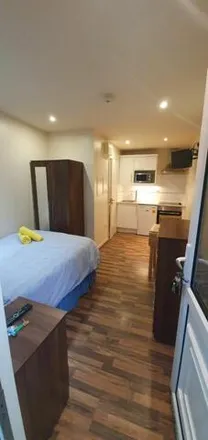 Rent this 1 bed room on 49 Chatsworth Road in London, NW2 5QZ