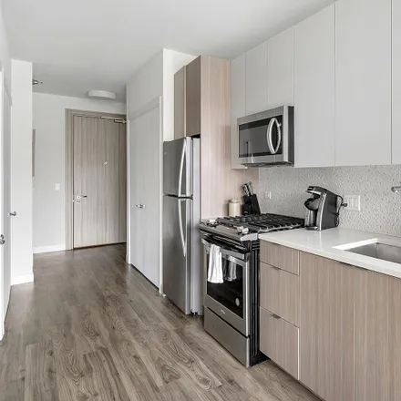 Rent this studio apartment on Michigan Avenue Tower II in 1400 South Michigan Avenue, Chicago