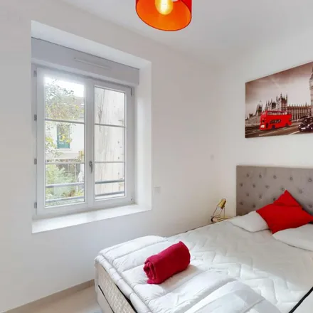 Rent this 13 bed room on 70 Boulevard Victor Hugo in 44200 Nantes, France