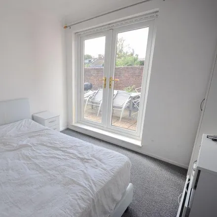 Image 2 - 74 Wimborne Road, Poole, BH15 2EG, United Kingdom - Room for rent