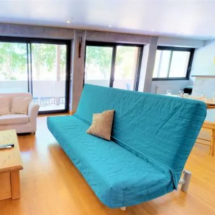 Rent this 3 bed apartment on Résidence Boilly in Avenue Leclerc, 69007 Lyon