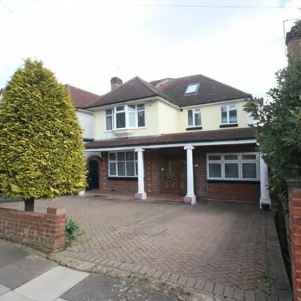 Rent this 6 bed house on 9 Southway in London, N20 8EB