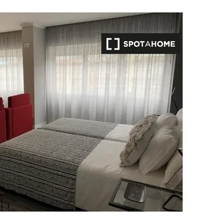 Rent this studio apartment on FPS - Sindicato dos Trabalhadores em Funções Públicas e Sociais in Avenida Fernão de Magalhães, 3000-316 Coimbra