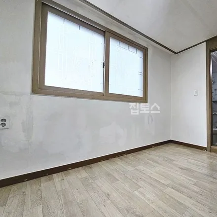 Rent this studio apartment on 서울특별시 마포구 망원동 338-38