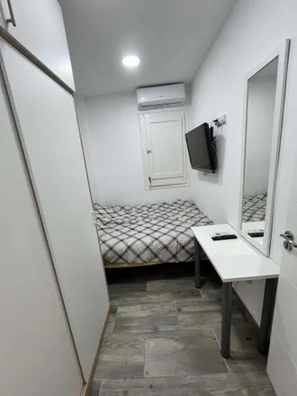 Rent this 4 bed room on Carrer de la Riera Blanca in 215, 08014 Barcelona