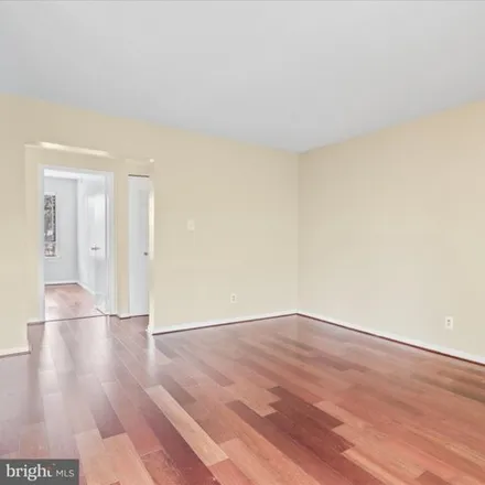 Image 6 - Shadowood Condo Assn, 11639 Stoneview Square, Reston, VA 20191, USA - Condo for sale