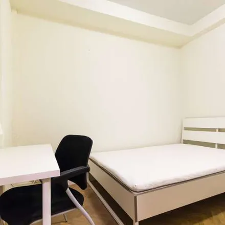 Rent this 15 bed apartment on Madrid in Calle de Villanueva, 5