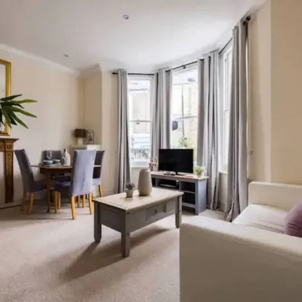 Image 8 - London, W14 9BP, United Kingdom - Apartment for rent
