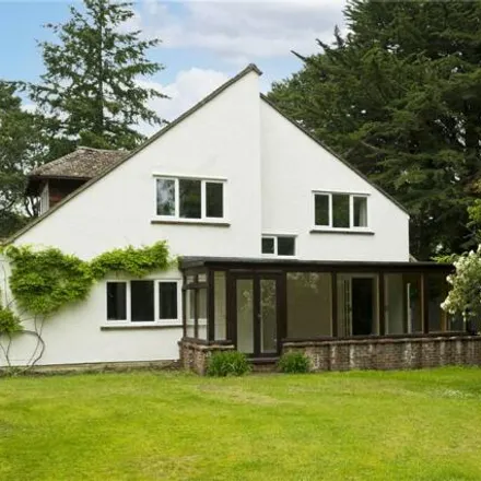 Rent this 4 bed duplex on Gong Hill Drive in Farnham, GU10 3HQ