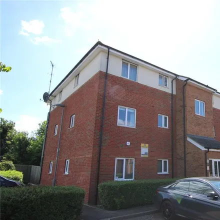 Rent this 2 bed apartment on Stokers Close in Dunstable, LU5 4EY