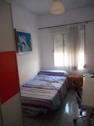 Rent this 3 bed room on Carrer de les Alqueries de Bellver in 17, 46015 Valencia