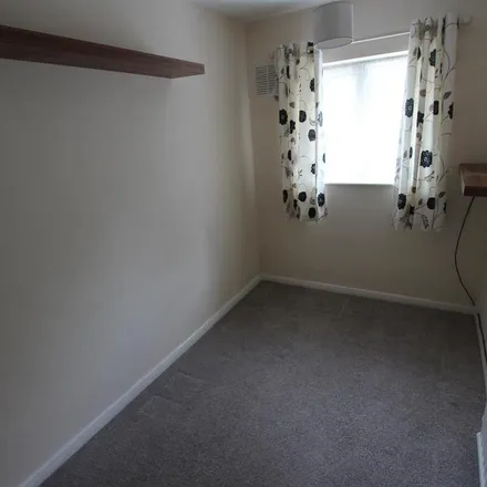 Rent this 3 bed townhouse on Cartwright Drive in Oadby, LE2 5HB