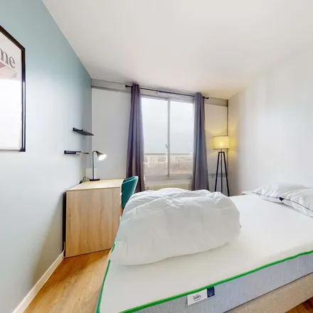 Rent this 4 bed room on Splendide & Mao in Rue Robert Lavergne, 92600 Asnières-sur-Seine