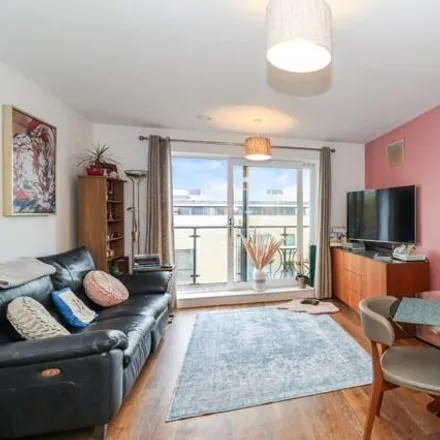 Image 2 - The Embankment, Grand Union Canal, Corner Hall, HP3 9GD, United Kingdom - Apartment for sale