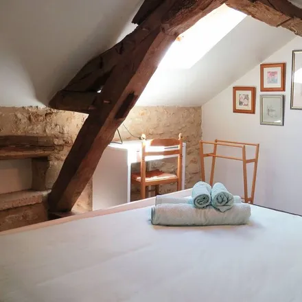 Rent this 2 bed townhouse on 24340 La Rochebeaucourt-et-Argentine