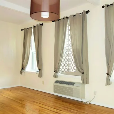 Image 5 - 447 West 44th Street, New York, NY 10036, USA - Townhouse for rent