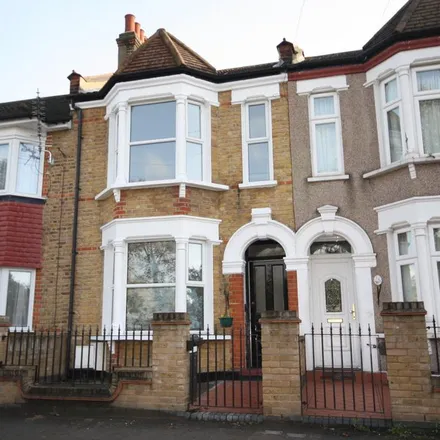 Rent this 3 bed townhouse on 132 Doggett Road in London, SE6 4QB