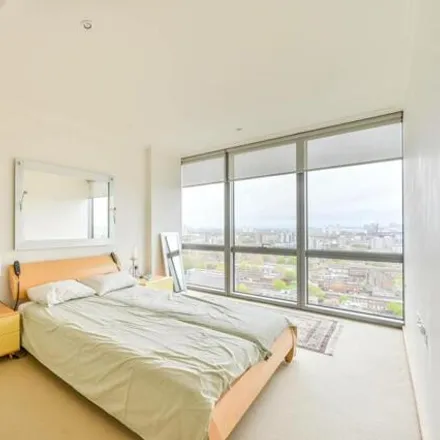 Image 4 - Platform 4, North Quay, Canary Wharf, London, E14 4AL, United Kingdom - Apartment for sale