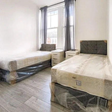 Rent this 15 bed room on 258 Upper Tooting Road in London, SW17 0DN