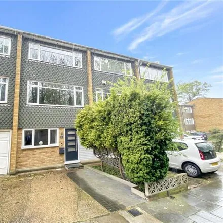 Buy this 3 bed townhouse on Cornell Close in London, DA14 5LY