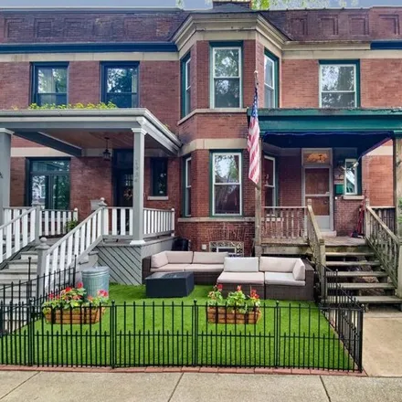 Image 2 - 1932 West Newport Avenue, Chicago, IL 60657, USA - House for sale