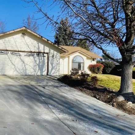 Buy this 3 bed house on 942 Arlene Court in Yreka, CA 96097