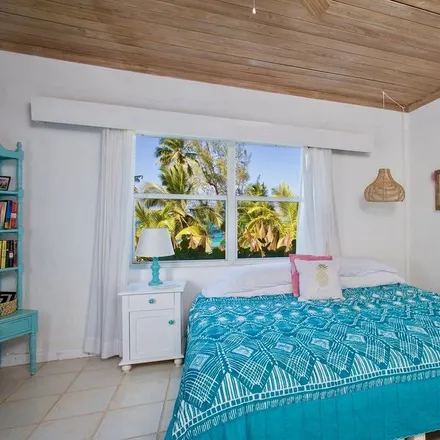 Rent this 2 bed house on Central Eleuthera