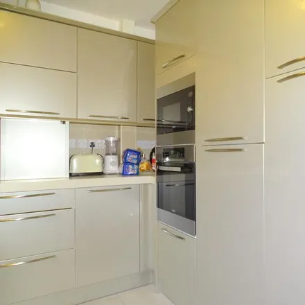 Rent this 2 bed apartment on Lismore Close in London, TW7 6QX