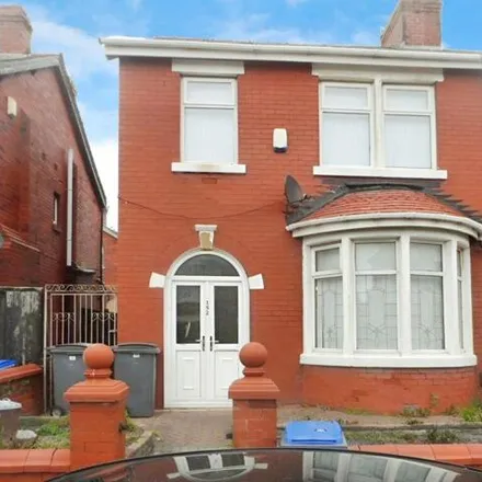Buy this 3 bed duplex on Grasmere Road in Blackpool, FY1 5NG