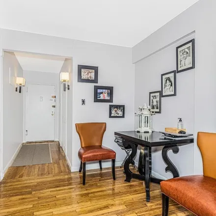 Image 2 - 2550 Independence Avenue, New York, NY 10463, USA - Condo for sale