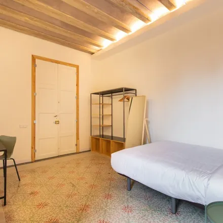 Rent this 1 bed apartment on SNOOKER - Cocteles y Billarea in Carrer de Roger de Llúria, 42