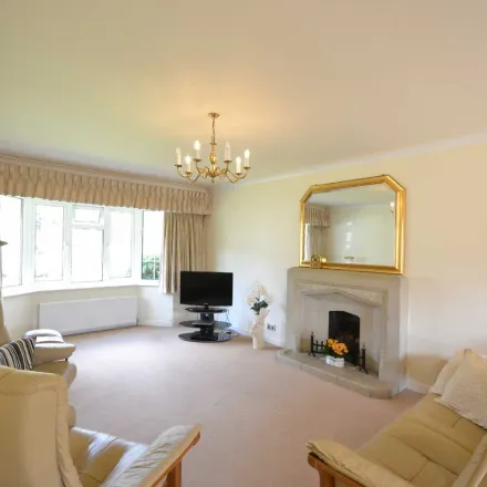 Image 5 - Claremont Road, London, EN4 0HR, United Kingdom - Apartment for rent