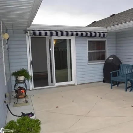 Buy this 2 bed townhouse on unnamed road in Mason City, IA