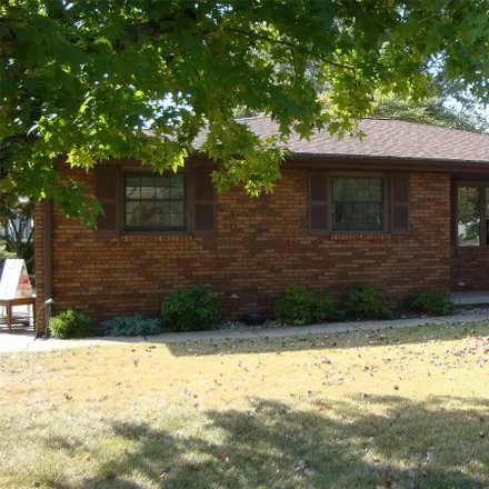 Buy this 3 bed house on 5 Sunflower Drive in Highland, IL 62249