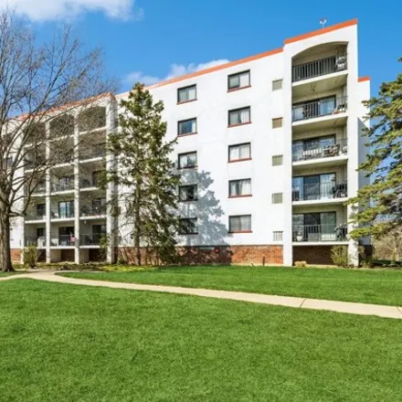 Rent this 1 bed condo on 143 Plum Creek Drive in Wheeling, IL 60090