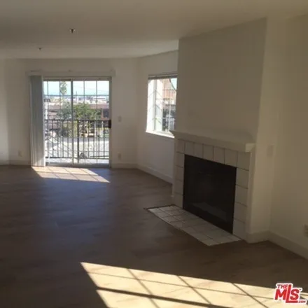 Image 3 - 11734 Montana Ave Apt 409, Los Angeles, California, 90049 - Townhouse for rent