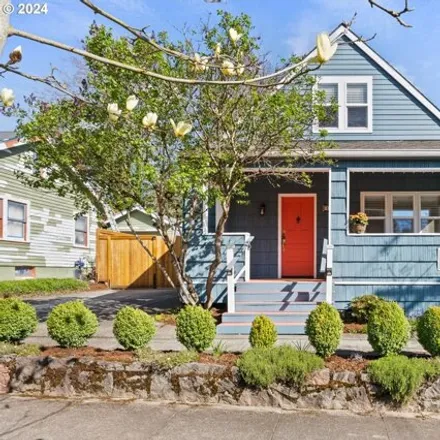 Buy this 3 bed house on 1435 Southeast Carlton Street in Portland, OR 97202