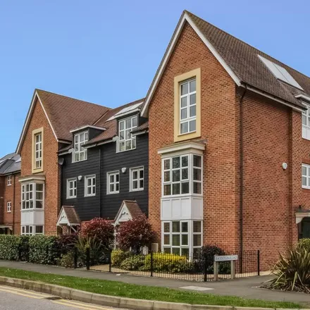 Rent this 5 bed townhouse on Stadium Approach in Aylesbury, HP21 9ER